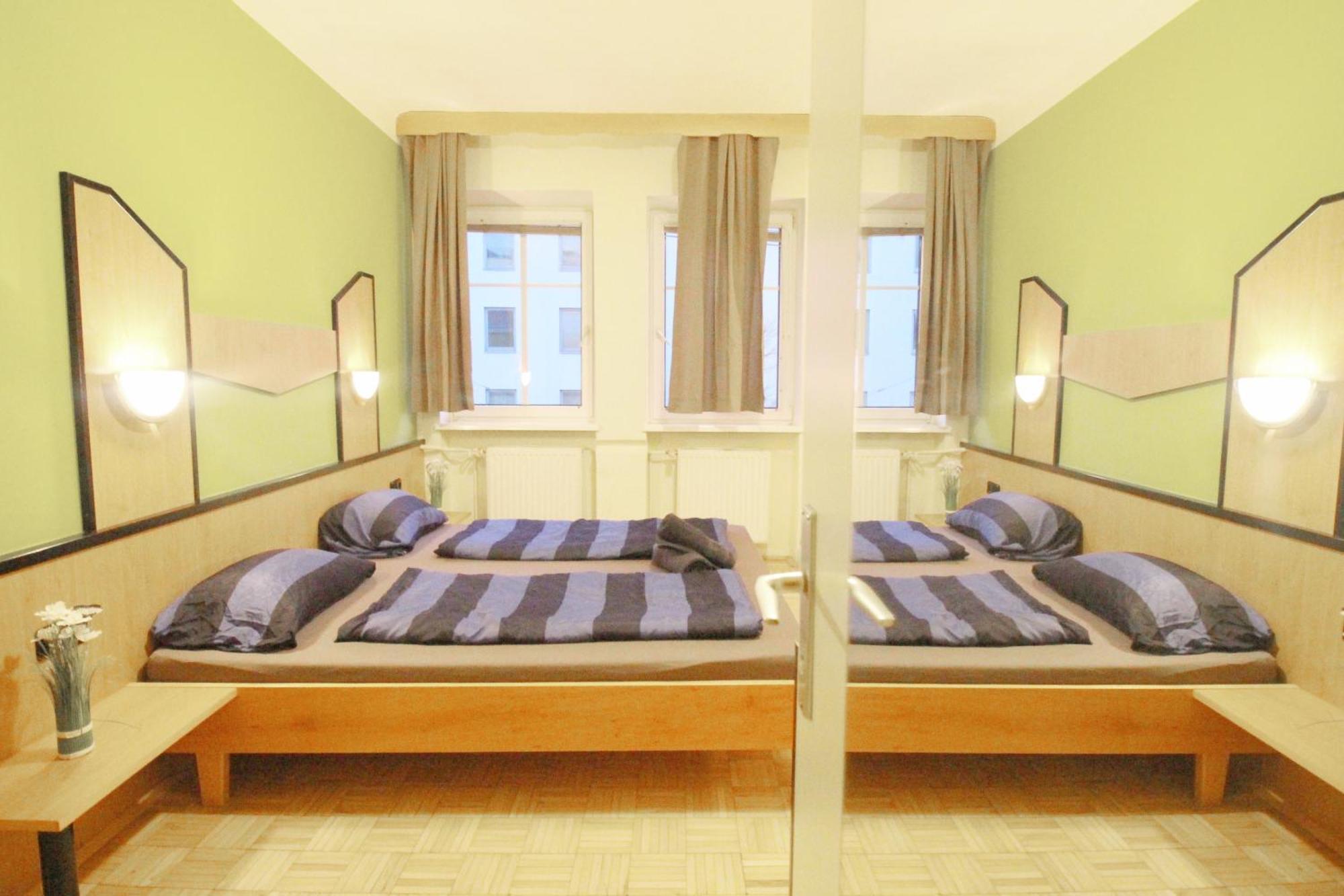 Triple In Hutteldorfer Strasse Area Vienne