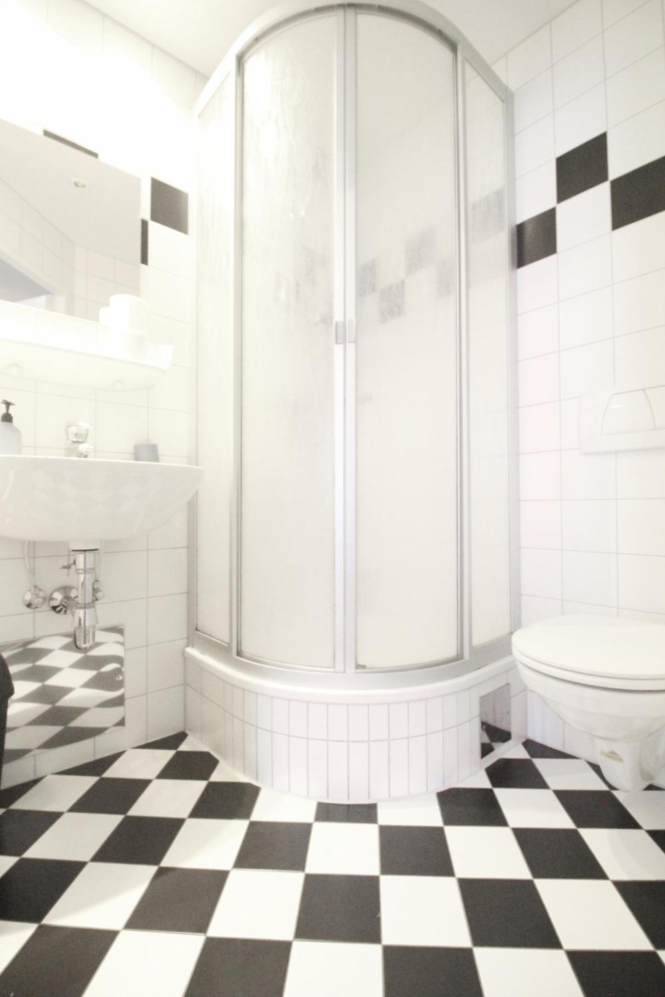 Triple In Hutteldorfer Strasse Area * Vienne